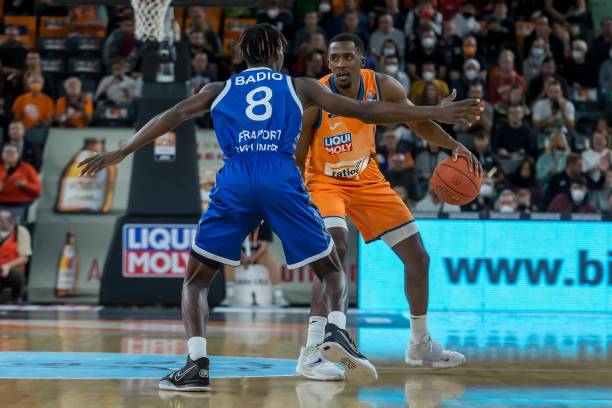 尤其是与王 尤其是与王